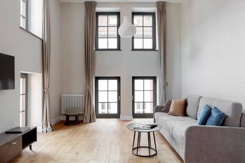 TV and multimedia, Living room, Seating area, internet, pet friendly