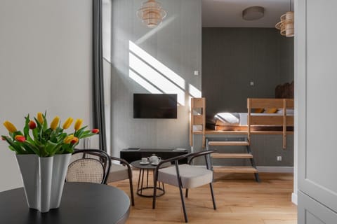 Bed, TV and multimedia, Living room, Photo of the whole room, Seating area, Dining area, Bedroom