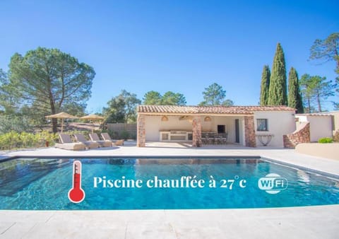 Property building, Patio, Day, Natural landscape, Pool view, Swimming pool, sunbed