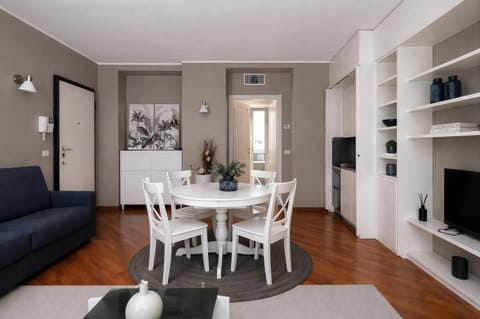 TV and multimedia, Kitchen or kitchenette, Living room, Seating area