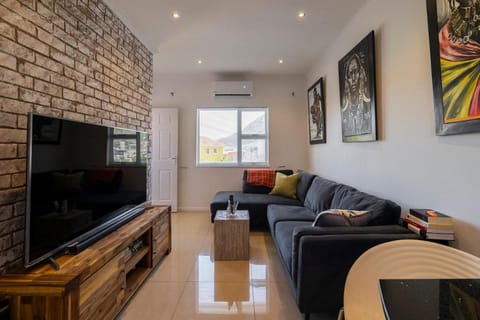 Communal lounge/ TV room, Living room, Seating area, Evening entertainment