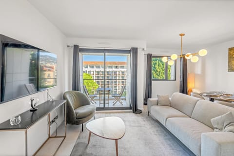 TV and multimedia, Balcony/Terrace, Living room, Seating area