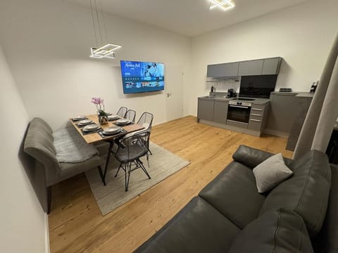 Große City Wohnung Rosenheim 4 Zimmer, 7 Betten Apartment in Rosenheim