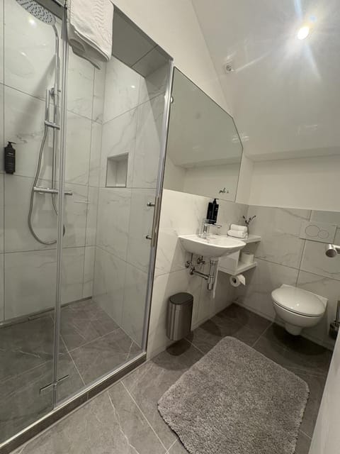 Große City Wohnung Rosenheim 4 Zimmer, 7 Betten Apartment in Rosenheim