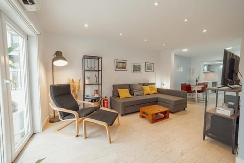 Communal lounge/ TV room, Living room