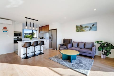 Kitchen or kitchenette, Seating area