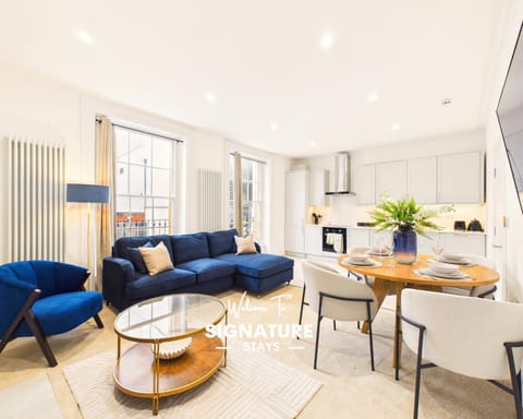 TV and multimedia, Kitchen or kitchenette, Living room, Seating area, Dining area