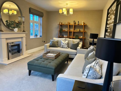 Show home Chester, Chester Zoo, Cheshire Oaks House in Ellesmere Port