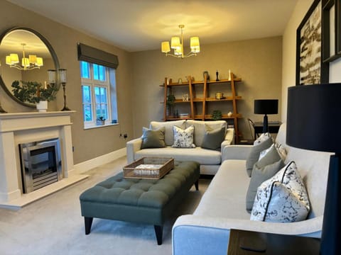 Show home Chester, Chester Zoo, Cheshire Oaks House in Ellesmere Port