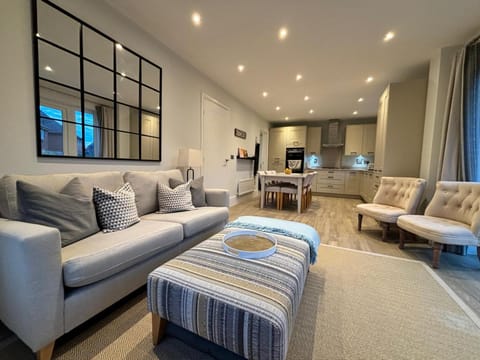 Show home Chester, Chester Zoo, Cheshire Oaks House in Ellesmere Port