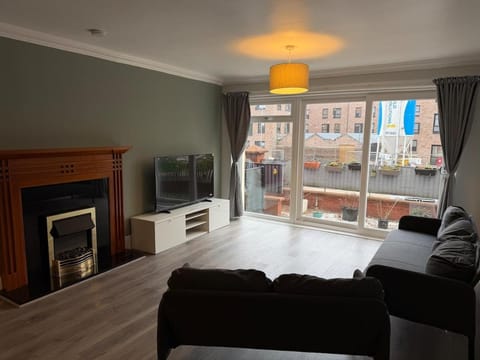 Communal lounge/ TV room, TV and multimedia, Living room