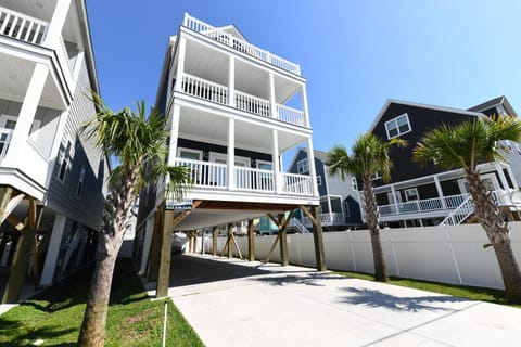 A Skip Away (FKA Saltaire II) House in Surfside Beach