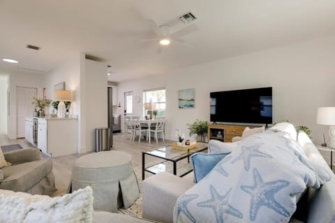 North Palm Beach Oasis with Hot Tub - 2 Mi to Ocean! House in North Palm Beach