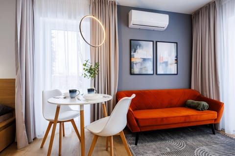 TV and multimedia, Living room, Seating area, Dining area, air conditioner