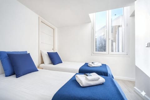 MIPIM Walk-to-Palais 100sqm Loft 2 Ensuite Suites 3 Bathrooms Terrace Business Ready Apartment in Cannes