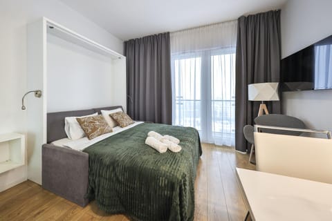 Bed, TV and multimedia, Photo of the whole room