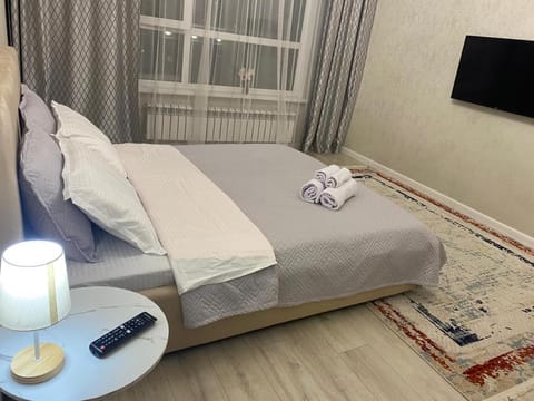 Bed, TV and multimedia, Photo of the whole room, towels