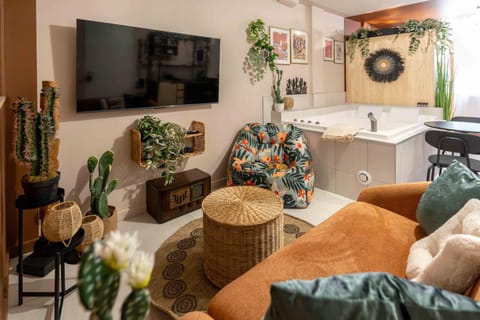Hot Tub, Hot Tub, Sauna, Sauna, TV and multimedia, Living room