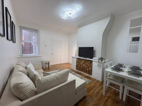 Communal lounge/ TV room, Living room, Dining area