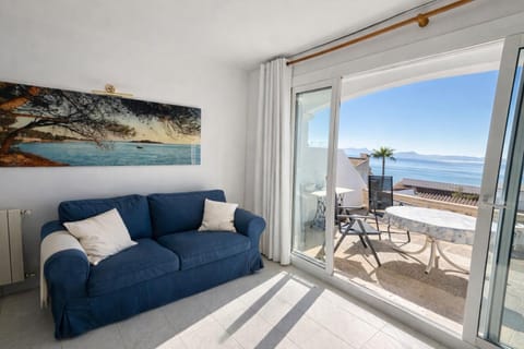Facade/entrance, Living room, Sea view, Sea view