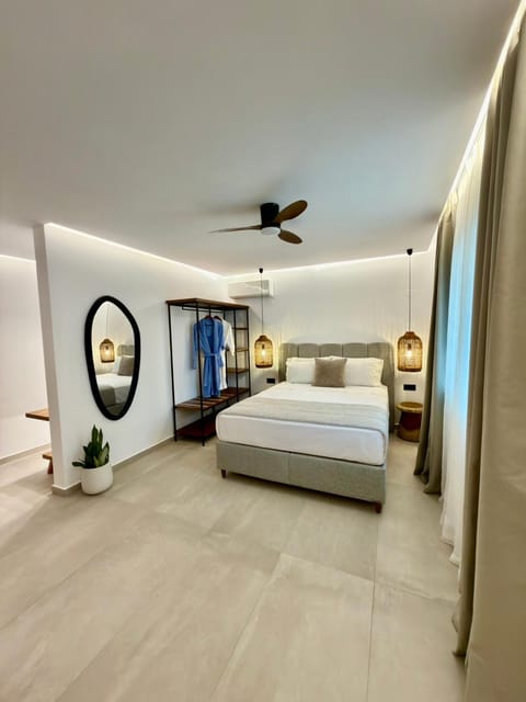 Bed, Photo of the whole room, Bedroom, wardrobe, air conditioner