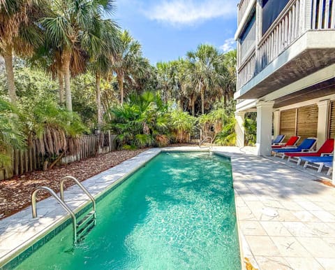 Atlantis - 5-Bedroom Luxury Beach Home House in Saint George Island