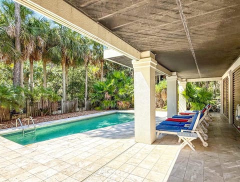 Atlantis - 5-Bedroom Luxury Beach Home House in Saint George Island