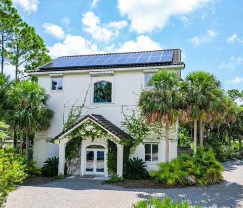 Atlantis - 5-Bedroom Luxury Beach Home House in Saint George Island
