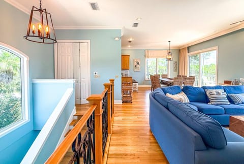 Atlantis - 5-Bedroom Luxury Beach Home House in Saint George Island