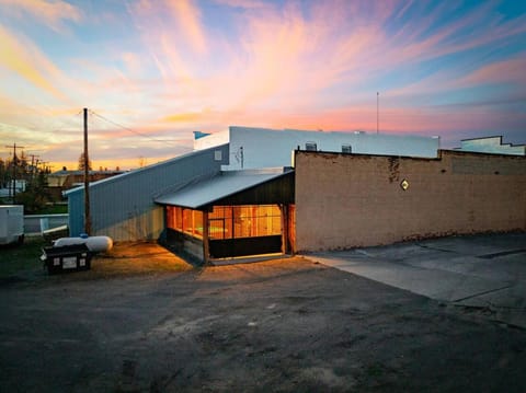 Historic Yellowstone Saloon House in Ashton
