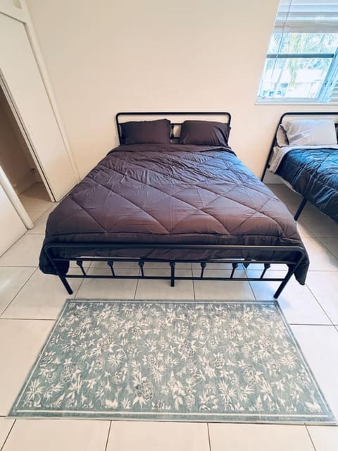 Quiet Home Near Wilton Dr, Sleeps 6,10 Min Beach House in Wilton Manors