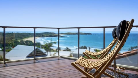 Patio, Nearby landmark, Day, Natural landscape, View (from property/room), Balcony/Terrace, Dining area, Beach, Sea view, sunbed