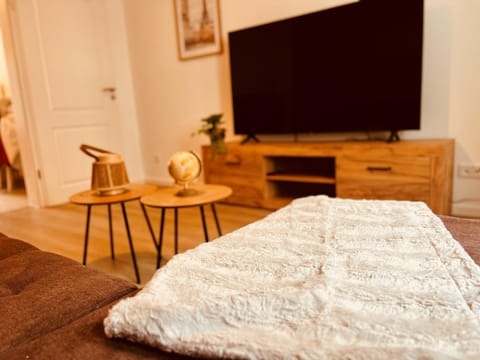 TV and multimedia, Living room, Photo of the whole room, Evening entertainment