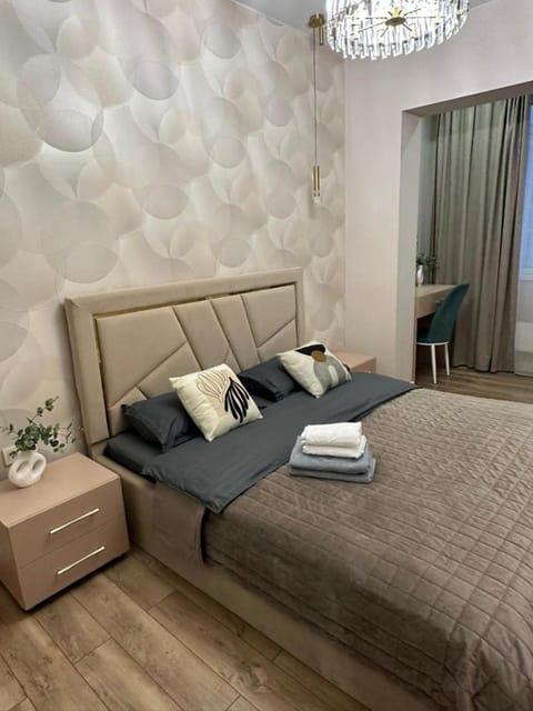 Bed, Seating area, Bedroom, towels