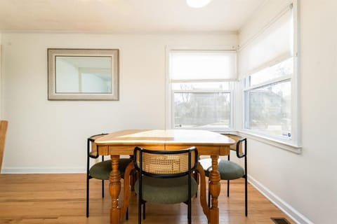 Minutes from Notre Dame - 4BR 2BA Home Close to ND House in South Bend