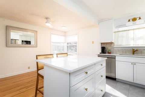 Minutes from Notre Dame - 4BR 2BA Home Close to ND House in South Bend