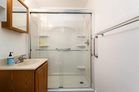 Minutes from Notre Dame - 4BR 2BA Home Close to ND House in South Bend