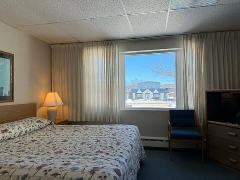 The Shoreline Inn Hotel in Grand Marais