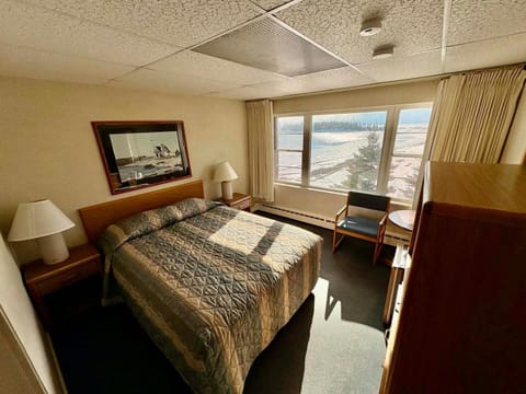 The Shoreline Inn Hotel in Grand Marais