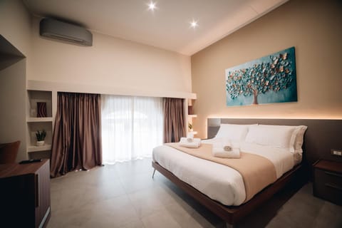 Bed, Photo of the whole room, Bedroom, air conditioner