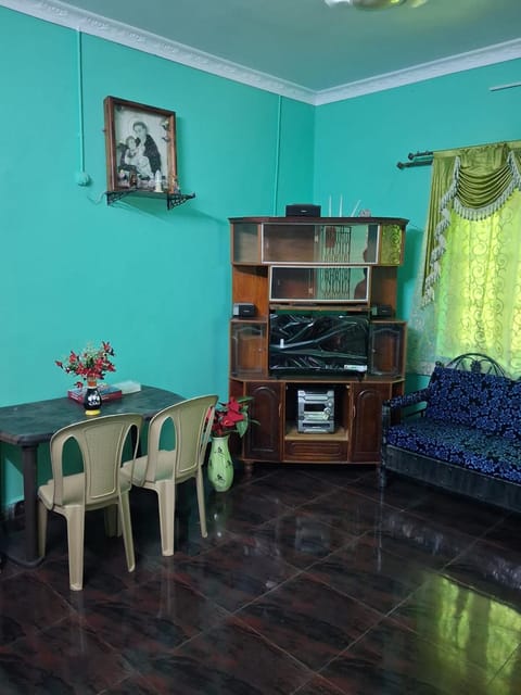 Communal lounge/ TV room, TV and multimedia, Living room, Seating area, Dining area