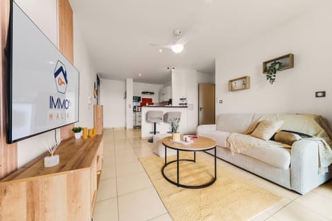 TV and multimedia, Kitchen or kitchenette, Living room