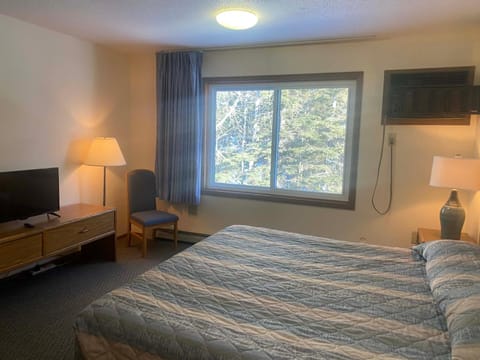 Aspen Inn Hotel in Grand Marais