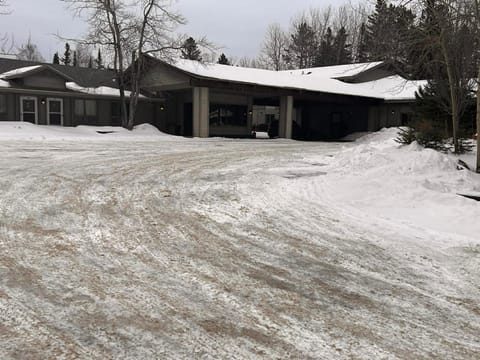 Aspen Inn Hotel in Grand Marais