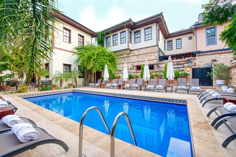 Property building, Activities, Garden, Pool view, Swimming pool