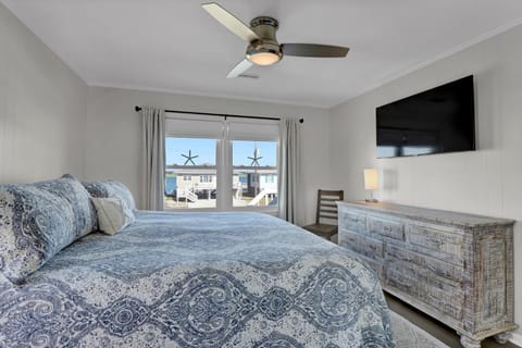 Charming 3 bedroom house with views of the ocean and the sound House in Topsail Beach