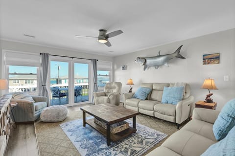 Charming 3 bedroom house with views of the ocean and the sound House in Topsail Beach