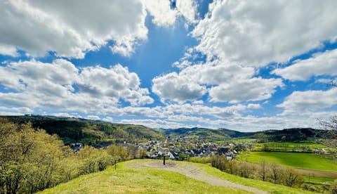 Nearby landmark, Natural landscape, Activities, Bird's eye view, Hiking, Mountain view, Area and facilities