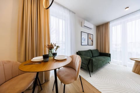 Bed, Living room, Photo of the whole room, Seating area, Dining area, Bedroom, air conditioner
