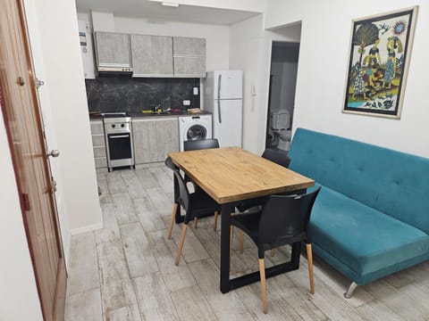 Kitchen or kitchenette, oven, washing machine